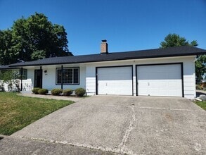Building Photo - 2 Bedroom 1.5 Bath Washer Dryer Included i...