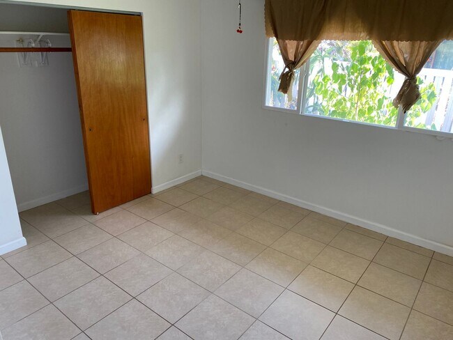 Building Photo - 398 Kanaloa Ave
