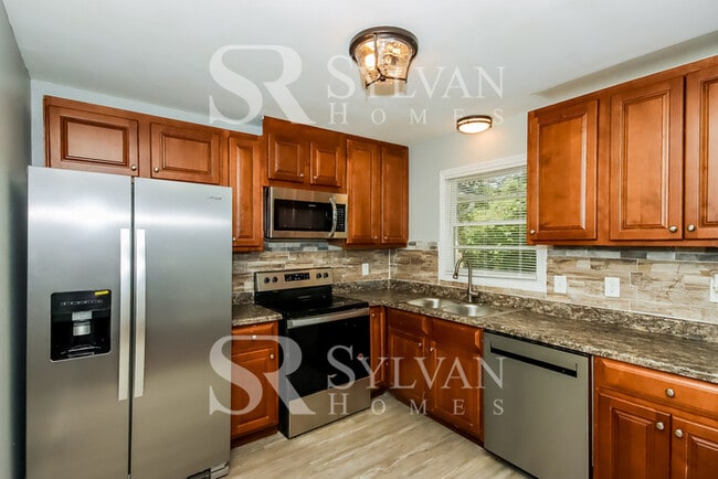 Building Photo - Lease today! No extra charge for contentme...
