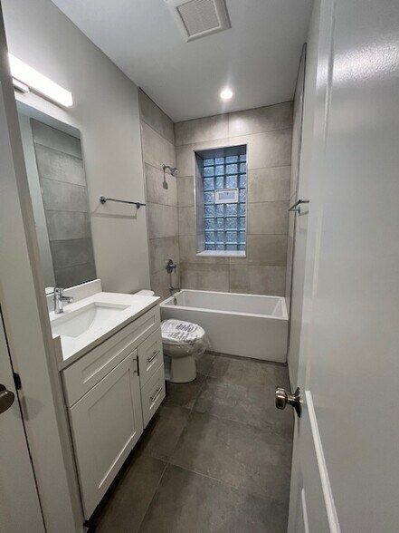 Building Photo - 1250 W Eddy St