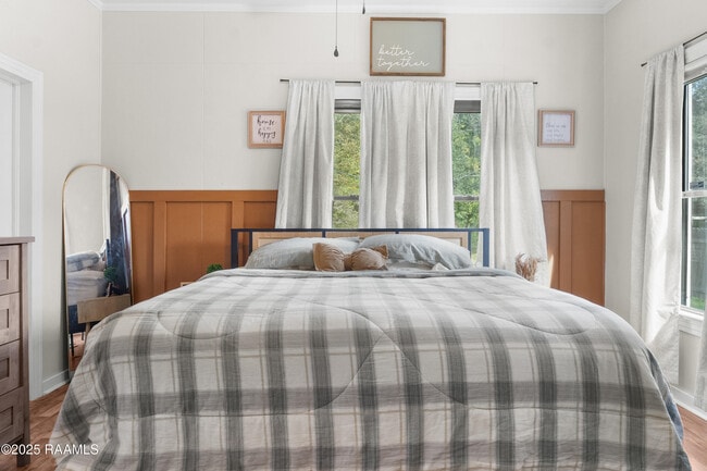 Building Photo - 501 Daspit St