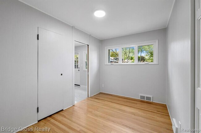 Building Photo - 2614 Essex St