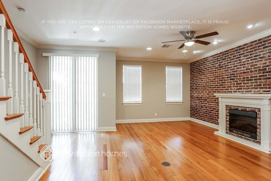 Building Photo - 1018 E Heritage Club Cir