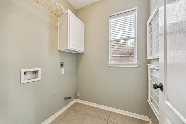 Building Photo - 2119 Water Way