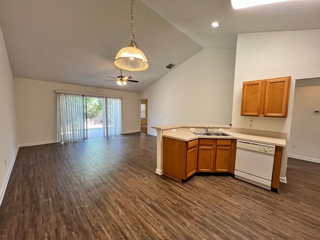 Building Photo - $1495- 3/2 in Palm Coast