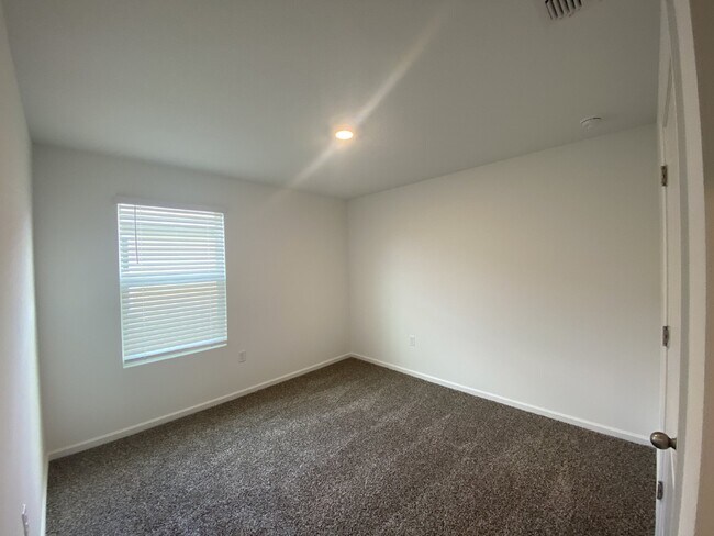 Building Photo - Beautiful 4-Bedroom Home in Cross Creek – Resort-Style Amenities & Convenient Clay County Location!