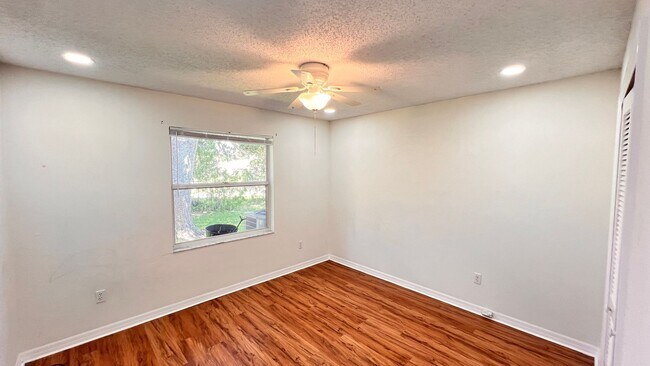 Building Photo - 23 Winding Woods Trail