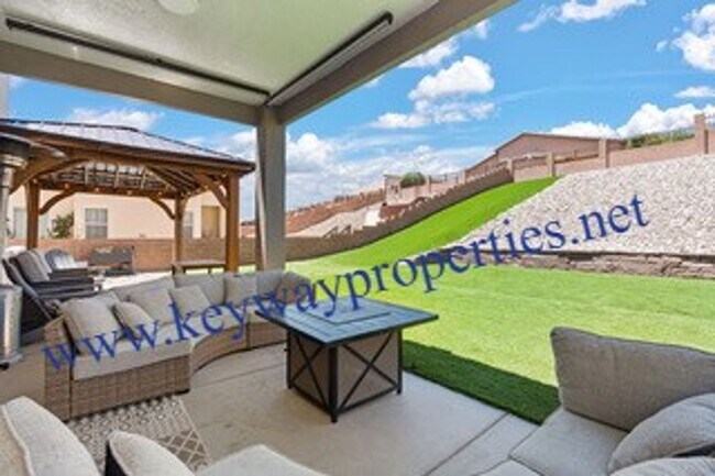 Building Photo - Like New Los Lunas Home!