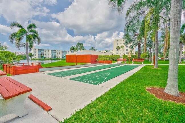 Building Photo - Meadowbrook Lakes View East Condominiums - Dania Beach