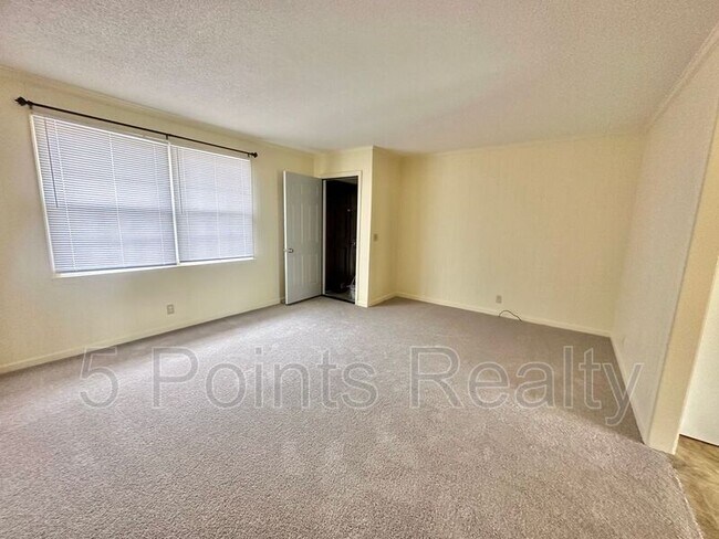 Building Photo - 102 Susan Ct