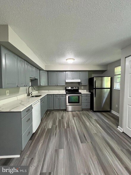 Building Photo - 8156 Dark Den Cir