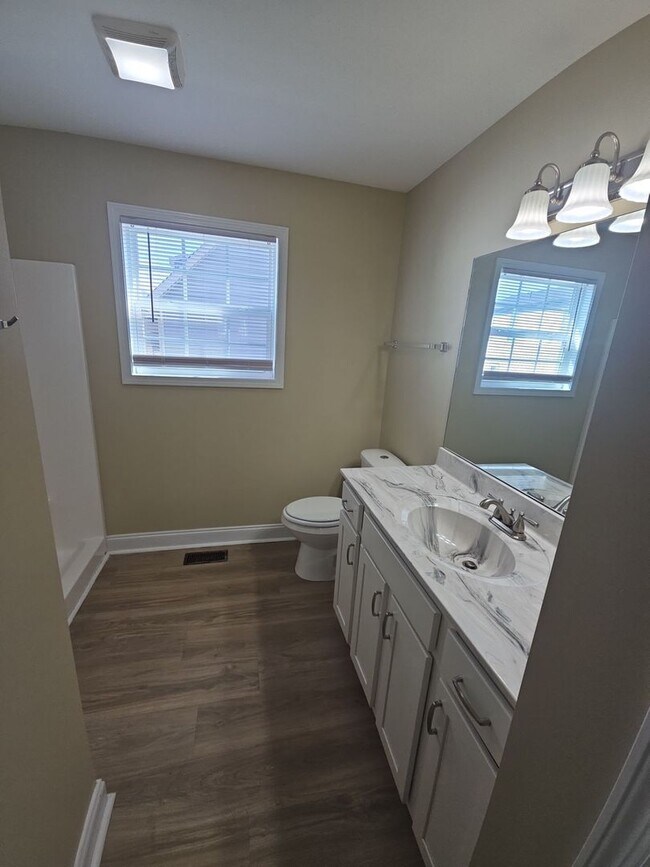 Building Photo - 2015 Reserve Dr