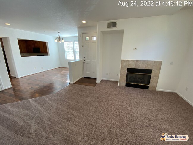 Building Photo - Beautiful Home Centrally Located in Elk Grove