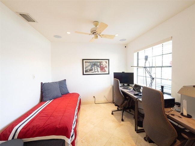 Building Photo - 2899 NW 26th Ave