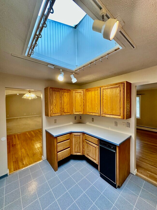 Building Photo - 2816 W Dell Dr