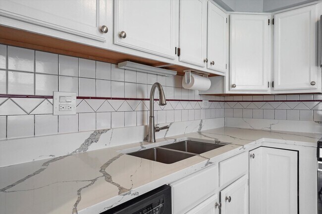 Building Photo - 1323 Wakeby Ln