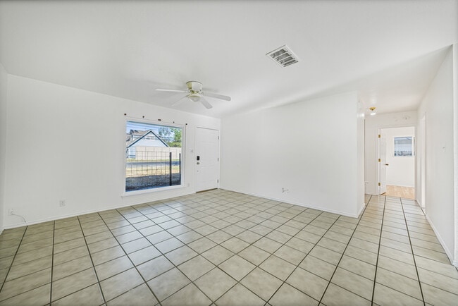 Building Photo - 3007 Steck Ave