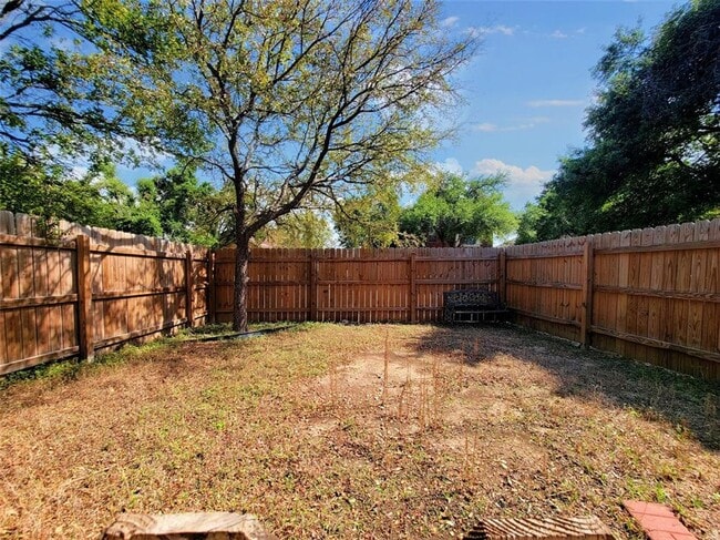 Building Photo - 1530 Arusha St