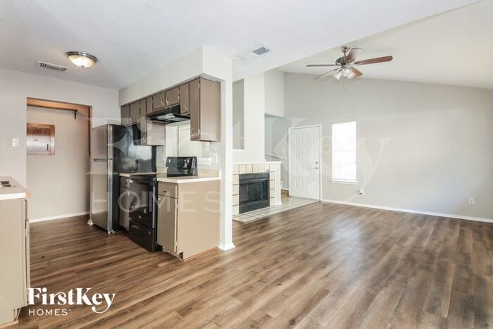 Building Photo - 2240 Tarpley Rd