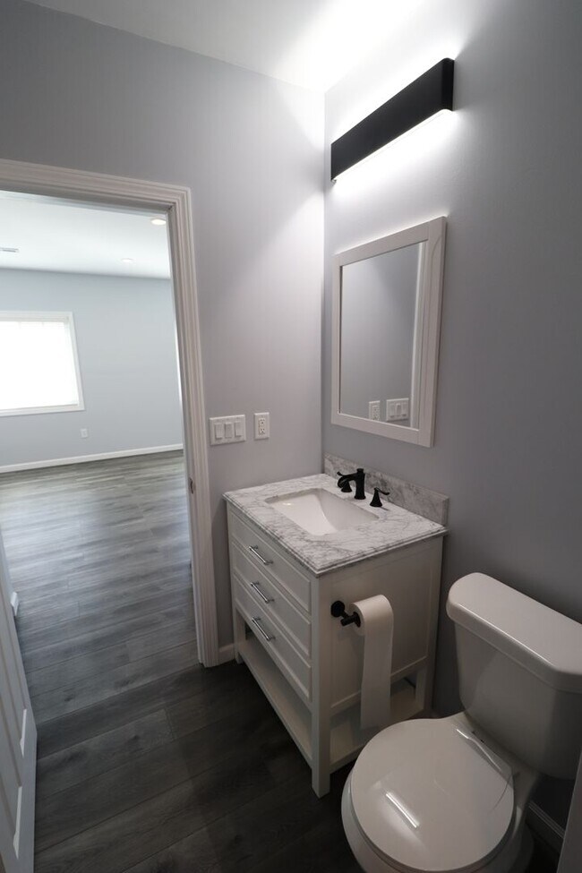 Building Photo - Complete remodel ready for rent!