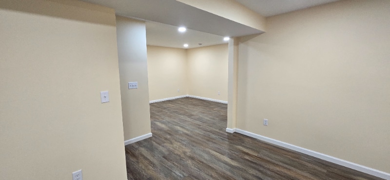 Building Photo - 409 Oak Park Dr