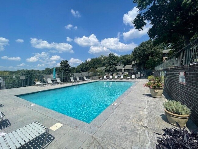 Building Photo - FANTASTIC 2 BEDROOM, 2 BATH CONDO IN THE HEART OF SEQUOYAH HILLS!!