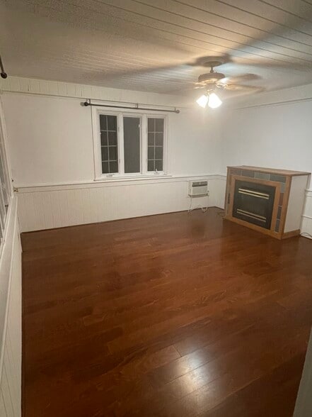 Family room - 358 Prospect Ave