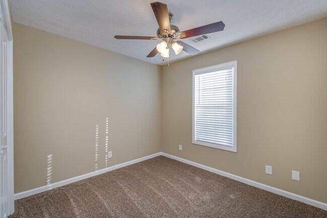 Building Photo - Cute Ranch Beauty in Covington, Fenced Back yard: Granite counter tops