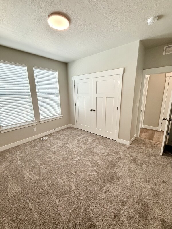 Building Photo - 1063 S 2560 E