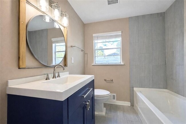 Building Photo - 1291 Lorenzo Dr SW