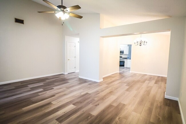 Building Photo - 3 bed 2 bath home in a quiet neighborhood