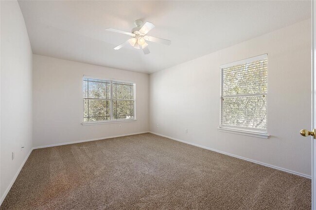 Building Photo - 15233 Rosehip Ln