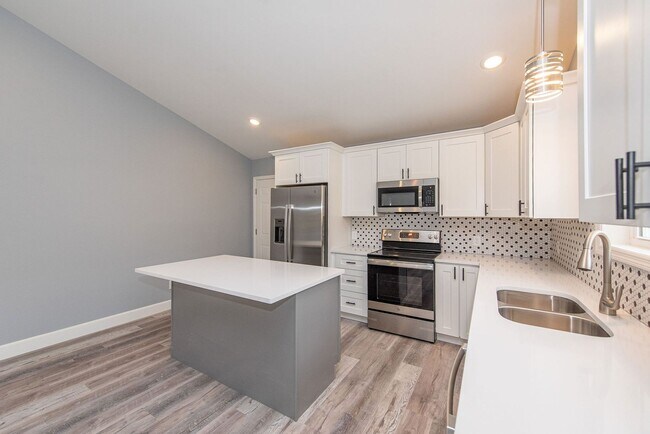 Building Photo - College Hill- New Construction! Stunning 3...