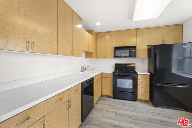Building Photo - 9351 Via Crema