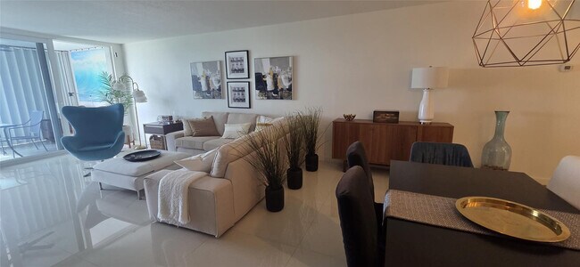Building Photo - 2671 S Course Dr