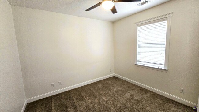 Building Photo - 103 Clarissa Dr