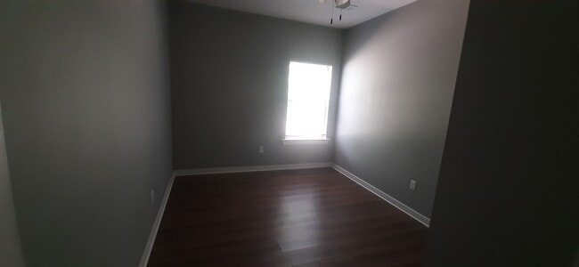 Building Photo - 407 E Academy Ave