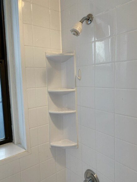 Building Photo - 65 Park Dr