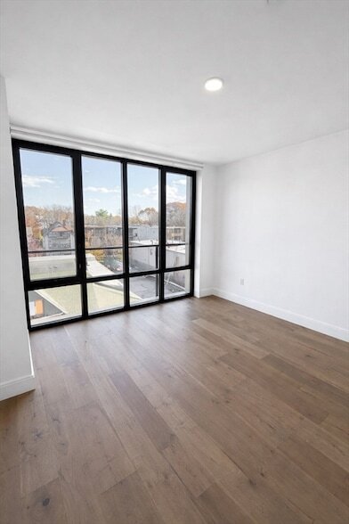 Building Photo - 1121 Dorchester Ave