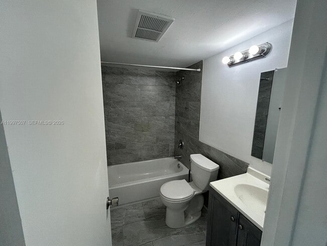 Building Photo - 89 Berkshire D