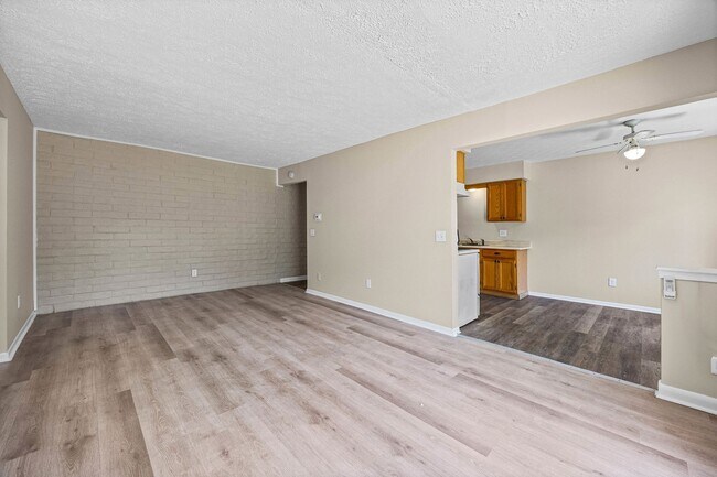 Building Photo - 6 Stenwick Dr