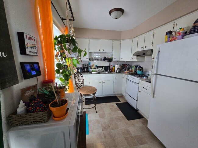 Building Photo - 203 Eisenhower Dr