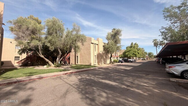 Building Photo - 3131 W Cochise Dr