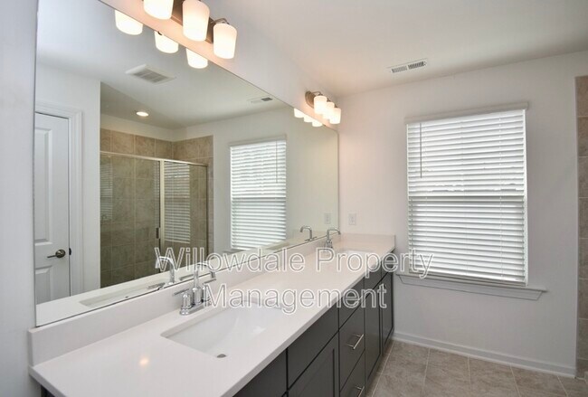 Building Photo - 2534 Hutch Ln