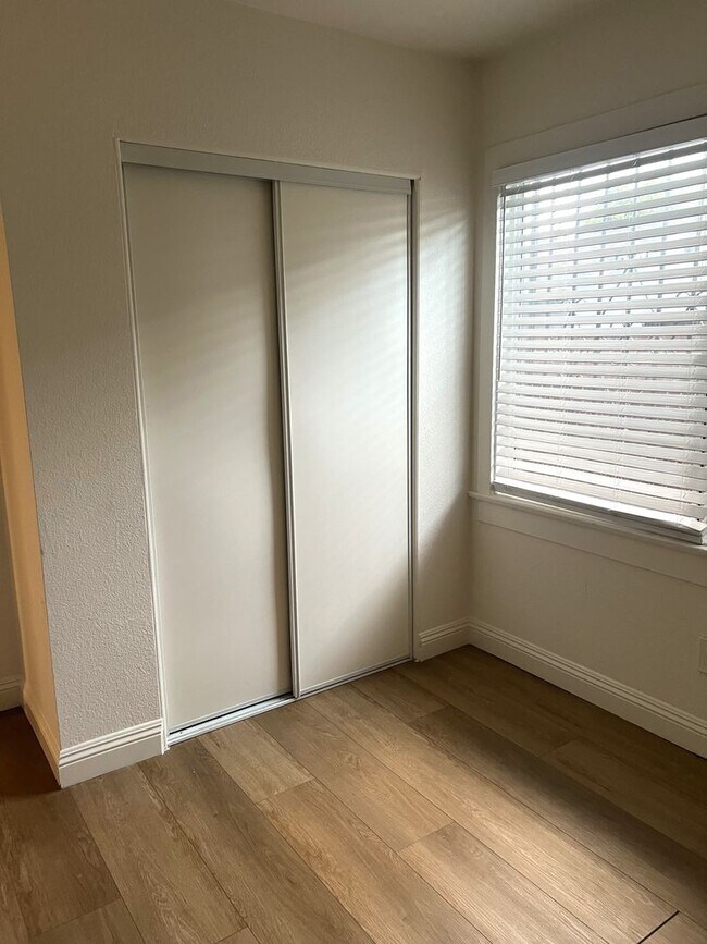 Building Photo - 227-229 E 78th St