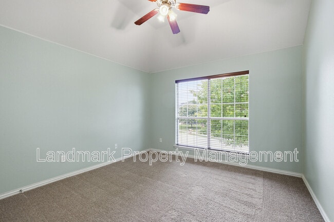 Building Photo - 2115 Lexington Dr