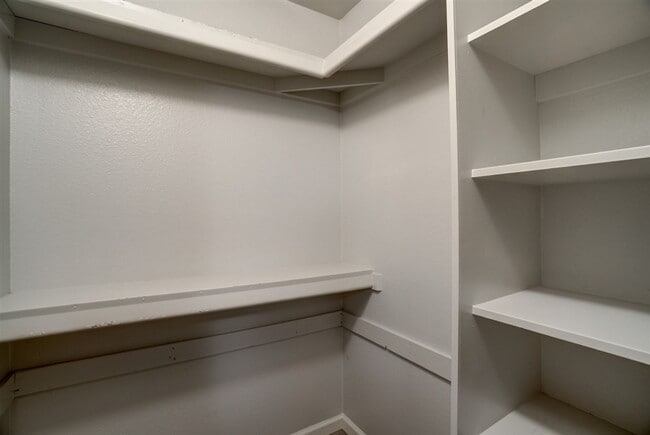Building Photo - 2 bedroom, 2 bathroom condo for rent in Mo...