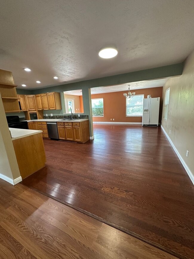 Building Photo - 2269 W Skyview Dr