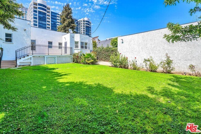 Building Photo - 10736 Ashton Ave