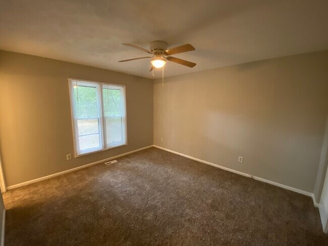 Building Photo - NOW OFFERING FIRST FULL MONTH FREE IF MOVE...